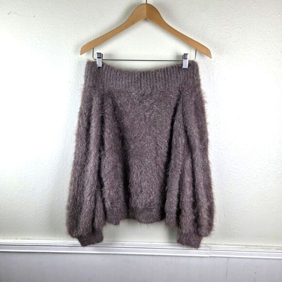 Women's Express NWT Cold Shoulder Brown Fuzzy Big Sleeve Sweater Size Large - Picture 1 of 8